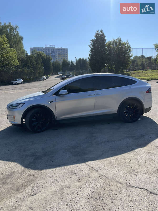 Позашляховик / Кросовер Tesla Model X 2017 в Львові