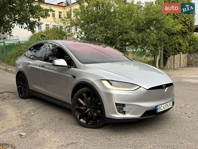 Позашляховик / Кросовер Tesla Model X 2017 в Львові