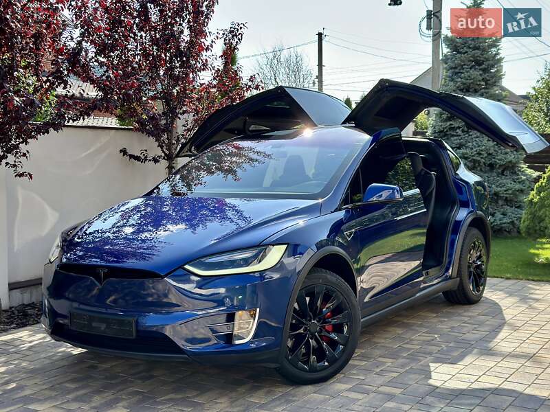 Позашляховик / Кросовер Tesla Model X 2016 в 
