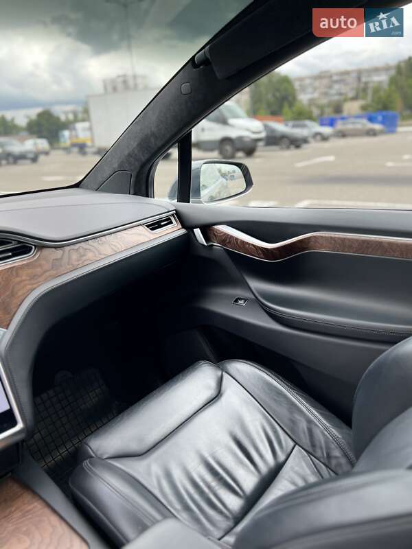 Позашляховик / Кросовер Tesla Model X 2017 в Києві