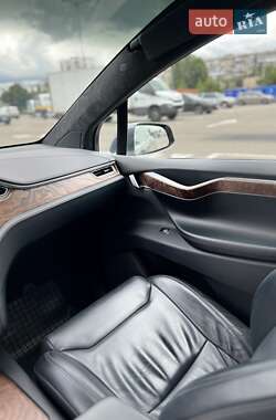 Позашляховик / Кросовер Tesla Model X 2017 в 