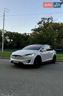 Позашляховик / Кросовер Tesla Model X 2018 в 