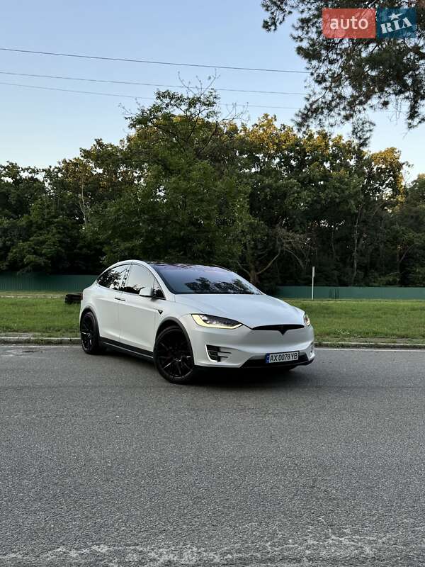 Позашляховик / Кросовер Tesla Model X 2018 в Києві