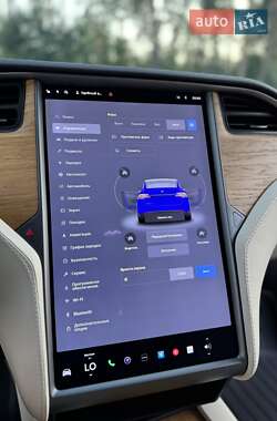 Позашляховик / Кросовер Tesla Model X 2018 в 