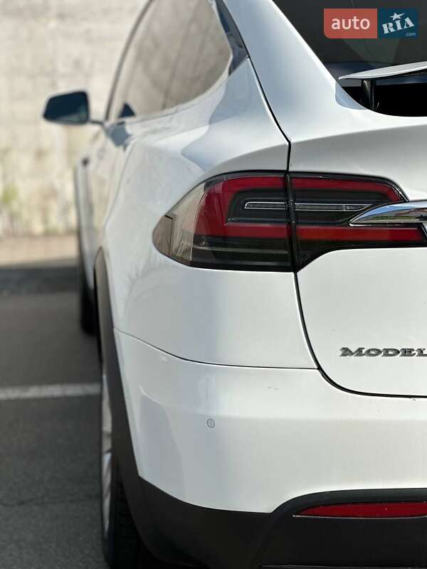 Позашляховик / Кросовер Tesla Model X 2017 в Києві