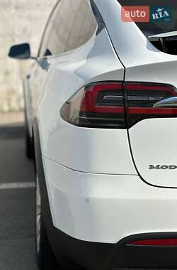Позашляховик / Кросовер Tesla Model X 2017 в 