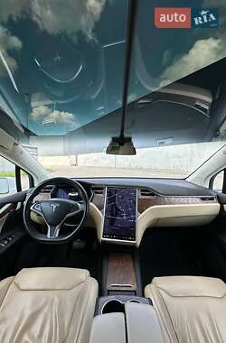 Позашляховик / Кросовер Tesla Model X 2017 в 