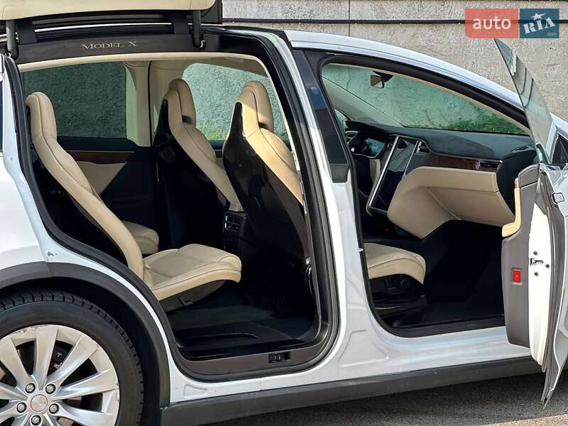 Позашляховик / Кросовер Tesla Model X 2017 в Києві