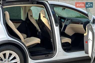 Позашляховик / Кросовер Tesla Model X 2017 в 