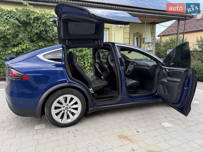 Позашляховик / Кросовер Tesla Model X 2016 в Івано-Франківську