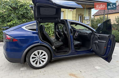 Позашляховик / Кросовер Tesla Model X 2016 в 