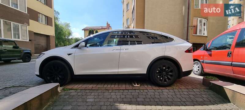 Позашляховик / Кросовер Tesla Model X 2019 в Львові