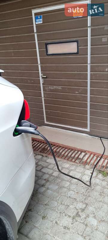 Позашляховик / Кросовер Tesla Model X 2019 в Львові