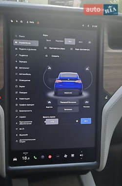 Позашляховик / Кросовер Tesla Model X 2018 в 