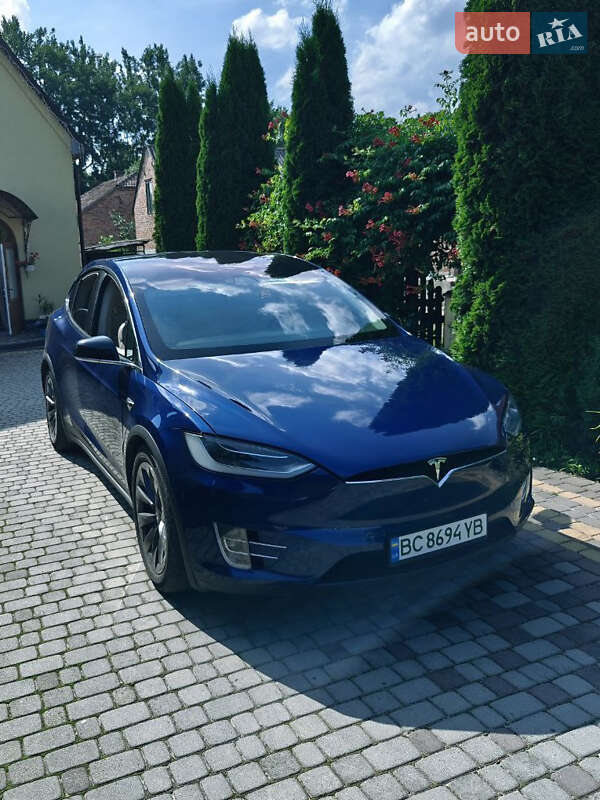 Позашляховик / Кросовер Tesla Model X 2018 в 