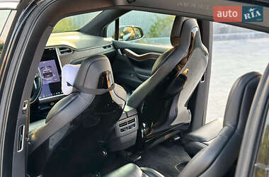 Позашляховик / Кросовер Tesla Model X 2016 в 
