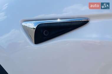 Позашляховик / Кросовер Tesla Model X 2018 в 