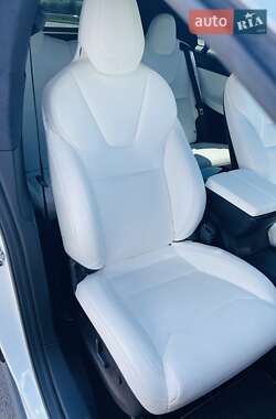 Позашляховик / Кросовер Tesla Model X 2018 в 