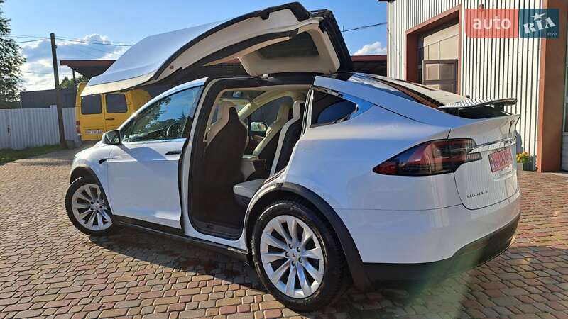 Позашляховик / Кросовер Tesla Model X 2018 в Костопілі