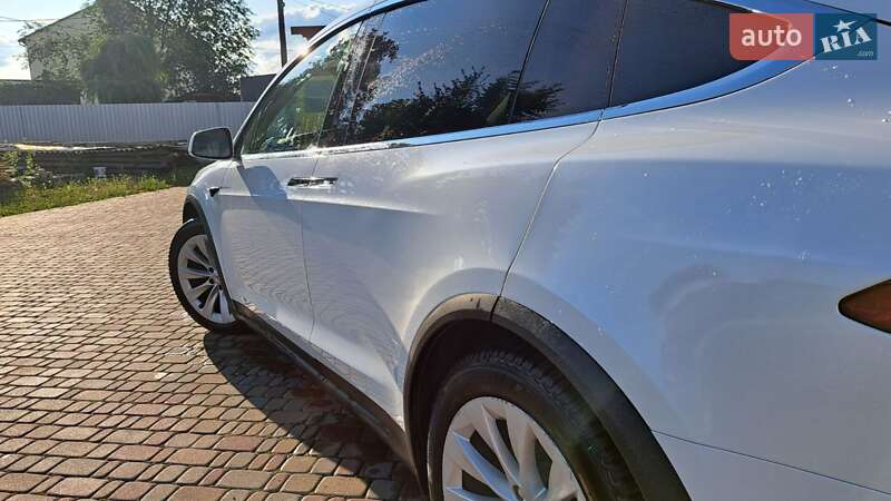 Позашляховик / Кросовер Tesla Model X 2018 в Костопілі