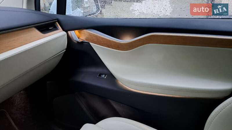 Позашляховик / Кросовер Tesla Model X 2018 в Костопілі