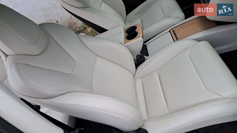 Позашляховик / Кросовер Tesla Model X 2018 в Костопілі