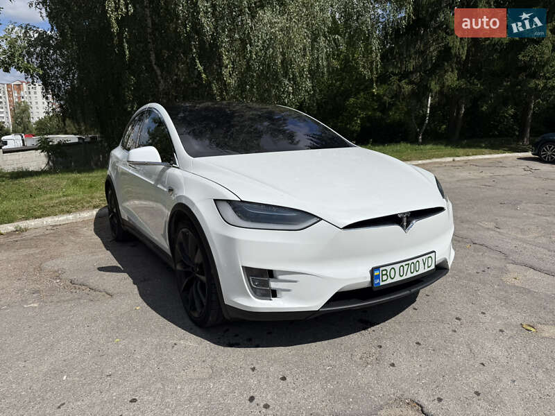 Позашляховик / Кросовер Tesla Model X 2018 в Тернополі