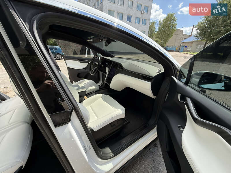 Позашляховик / Кросовер Tesla Model X 2018 в Тернополі