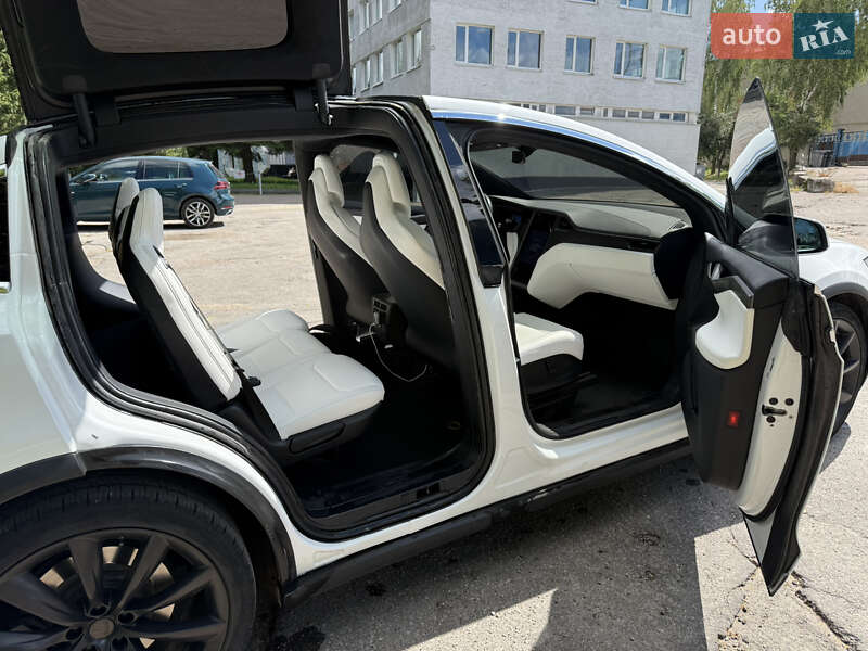 Позашляховик / Кросовер Tesla Model X 2018 в Тернополі