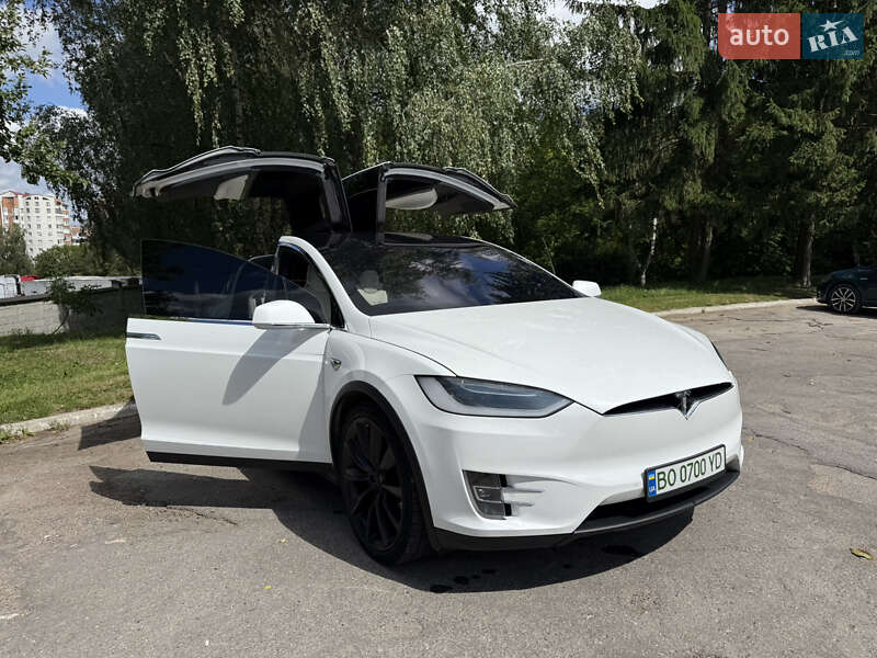 Позашляховик / Кросовер Tesla Model X 2018 в Тернополі
