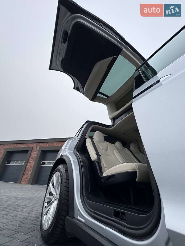 Позашляховик / Кросовер Tesla Model X 2018 в Полтаві