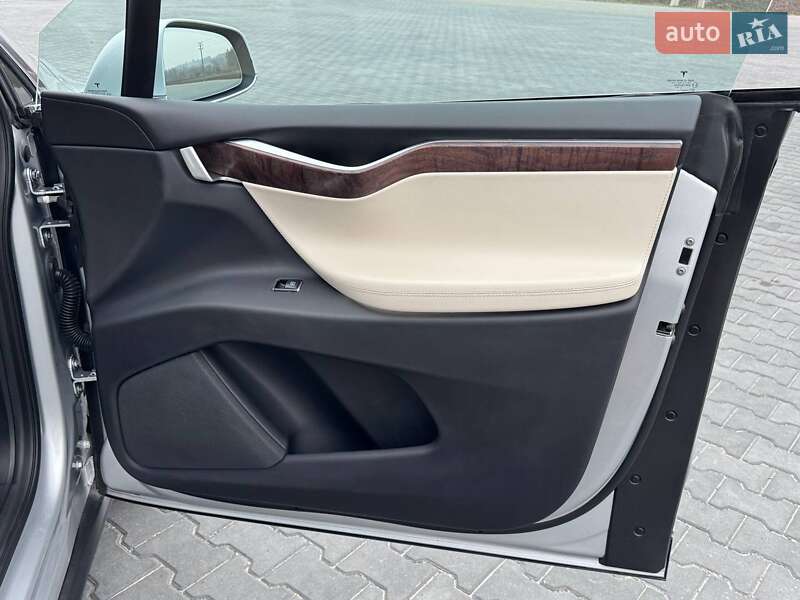 Позашляховик / Кросовер Tesla Model X 2018 в Полтаві
