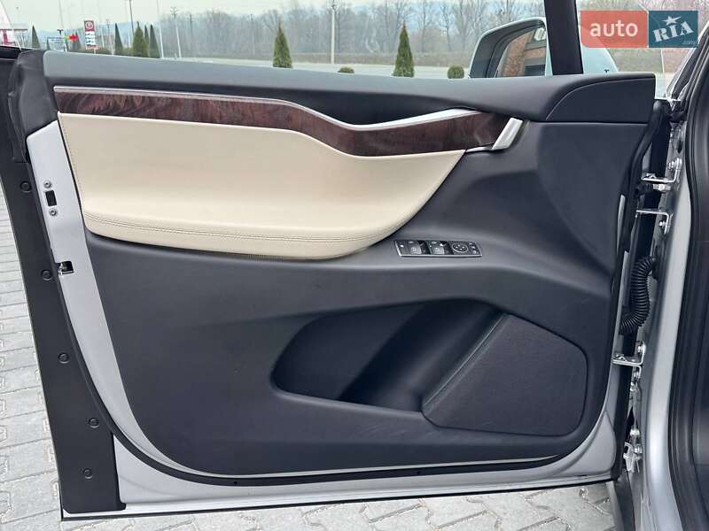 Позашляховик / Кросовер Tesla Model X 2018 в Полтаві