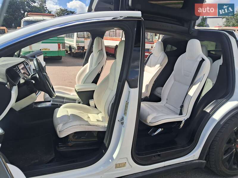 Внедорожник / Кроссовер Tesla Model X 2016 в Сумах