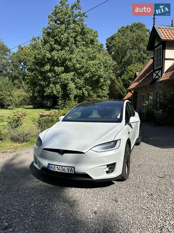Позашляховик / Кросовер Tesla Model X 2017 в Хмельницькому
