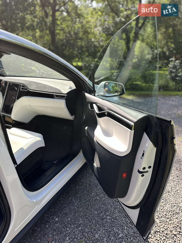 Позашляховик / Кросовер Tesla Model X 2017 в Хмельницькому