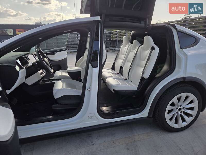 Внедорожник / Кроссовер Tesla Model X 2017 в Киеве