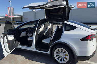 Позашляховик / Кросовер Tesla Model X 2019 в 