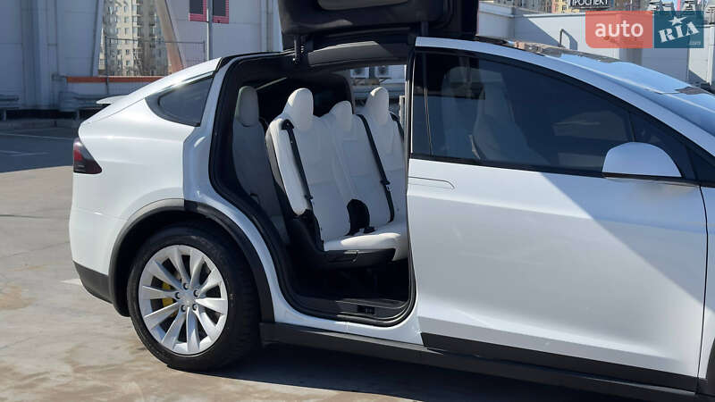 Внедорожник / Кроссовер Tesla Model X 2019 в Киеве