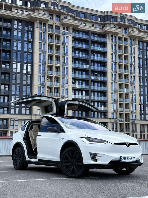Позашляховик / Кросовер Tesla Model X 2016 в 