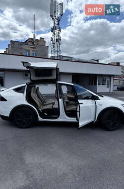 Позашляховик / Кросовер Tesla Model X 2016 в 