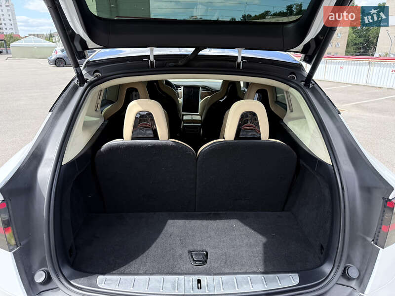 Внедорожник / Кроссовер Tesla Model X 2016 в Виннице
