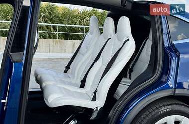 Позашляховик / Кросовер Tesla Model X 2016 в 