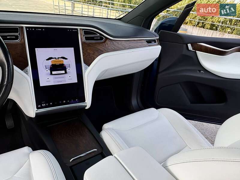 Позашляховик / Кросовер Tesla Model X 2016 в Києві фото 27 Позашляховик / Кросовер Tesla Model X 2016 в Києві