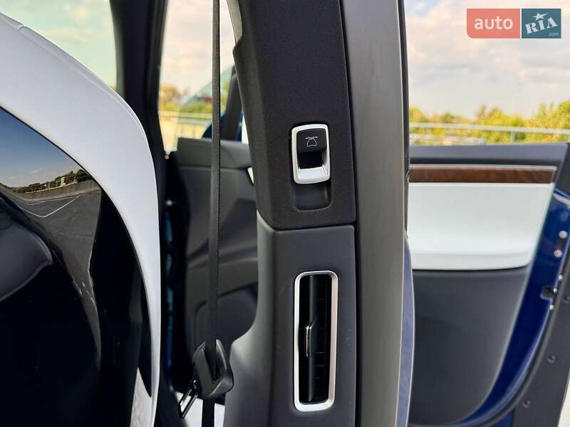 Позашляховик / Кросовер Tesla Model X 2016 в Києві фото 37 Позашляховик / Кросовер Tesla Model X 2016 в Києві