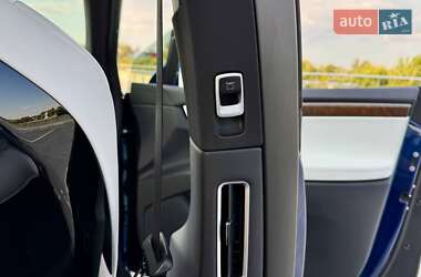 Позашляховик / Кросовер Tesla Model X 2016 в 