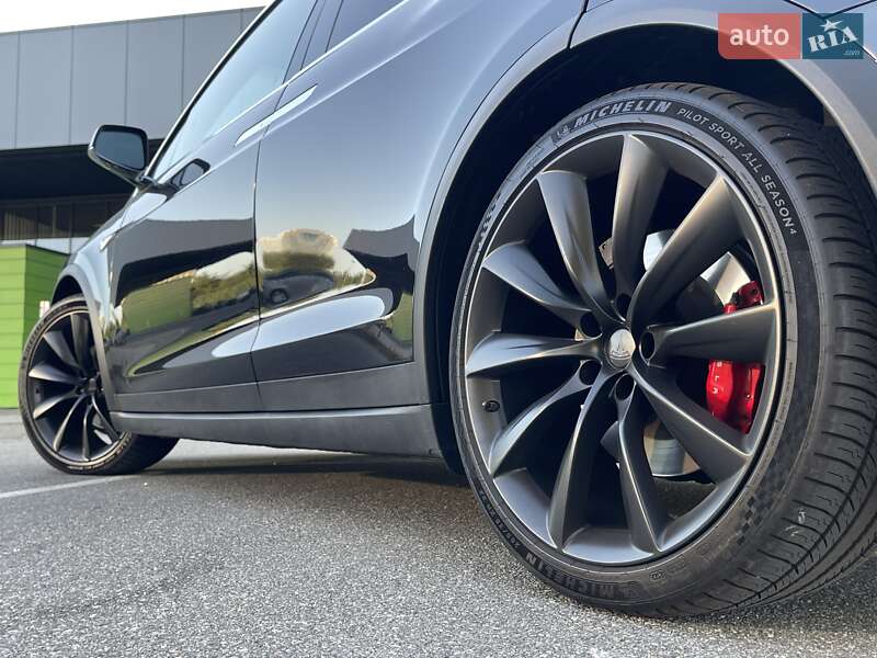 Позашляховик / Кросовер Tesla Model X 2016 в Києві