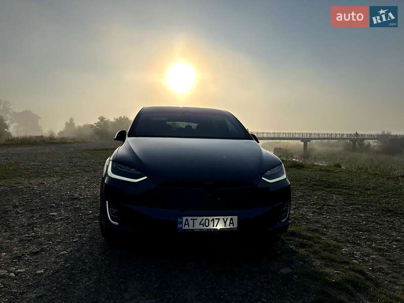 Внедорожник / Кроссовер Tesla Model X 2018 в Калуше