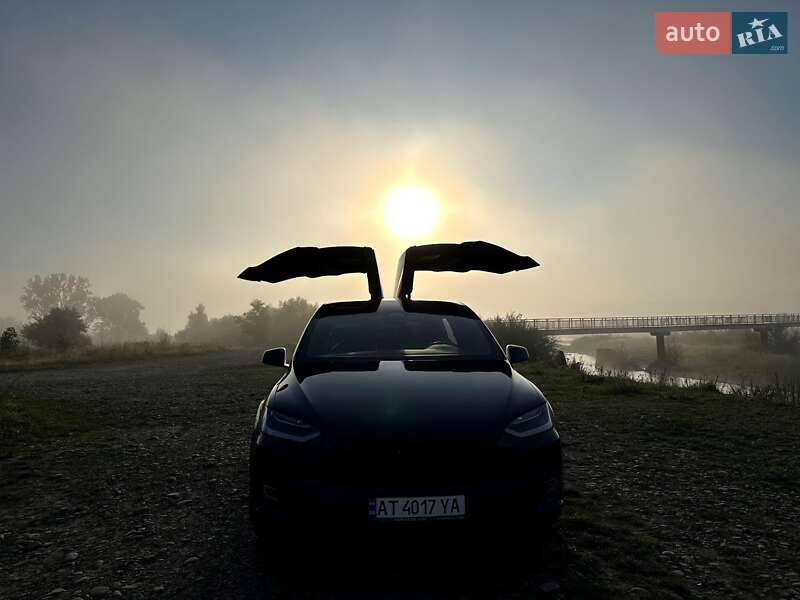 Внедорожник / Кроссовер Tesla Model X 2018 в Калуше
