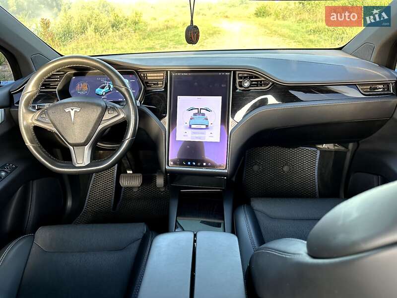 Внедорожник / Кроссовер Tesla Model X 2018 в Калуше